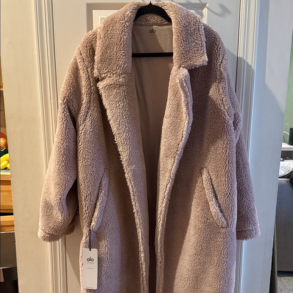 ALO Yoga Women's Blush Sherpa Trench  Jacket - Picture 3 of 9